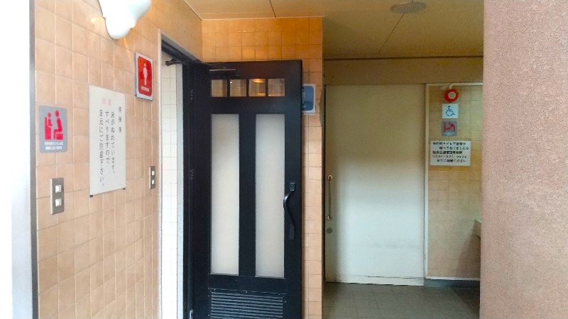 松山総合公園の「展望台（お城・塔）」にあるトイレ、口コミ・レビュー
